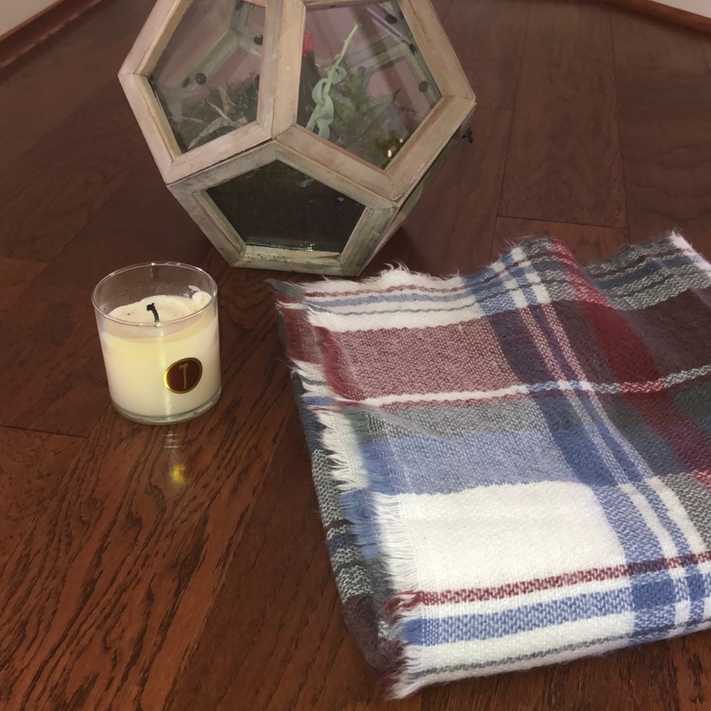 Cuddly plaid blanket scarf